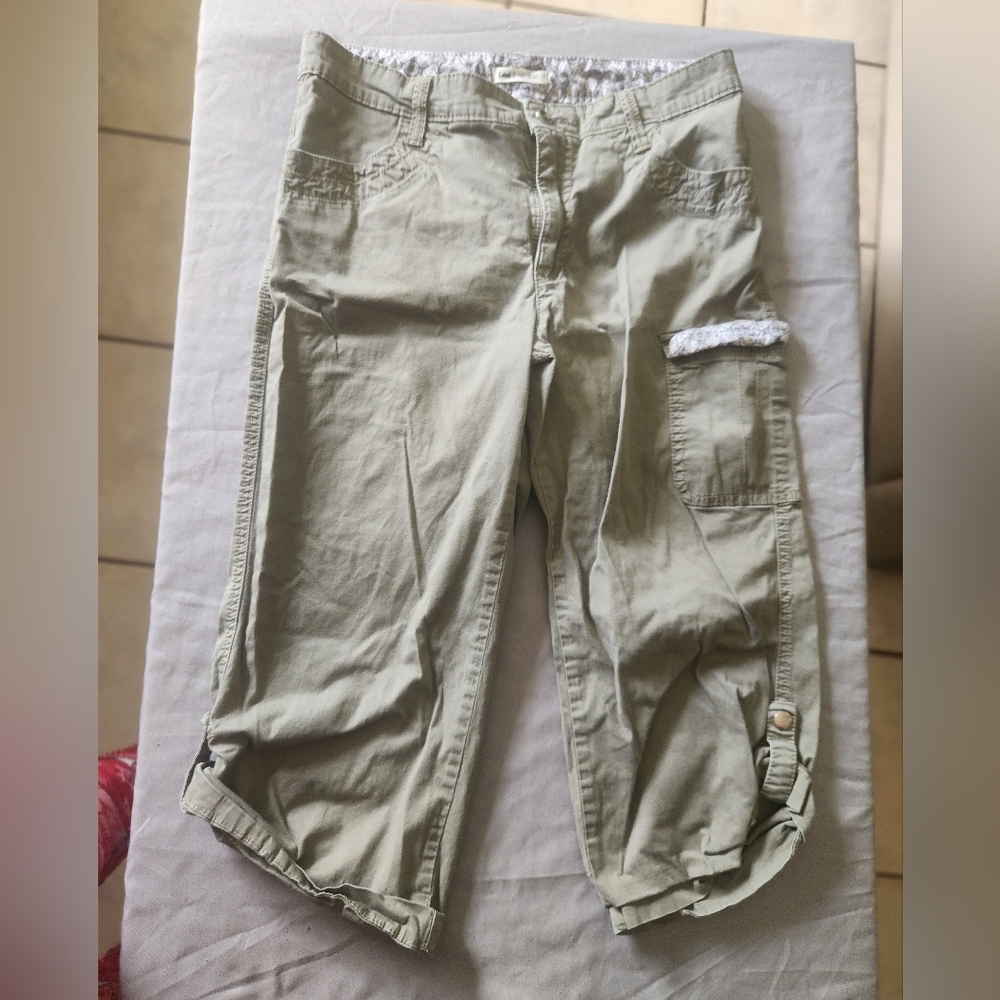Lee Women's Olive-Toned Casual Pants Lee Capri Shorts Womens Size 6